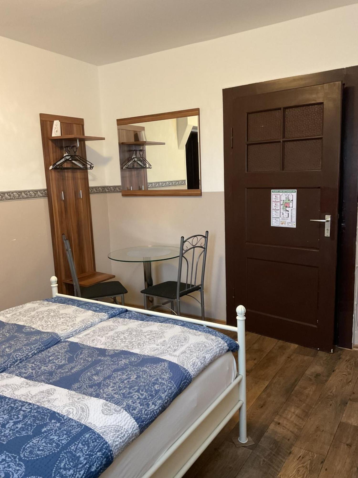 Pension&Hostel Anna - Monteurzimmer Мюнхен Екстер'єр фото